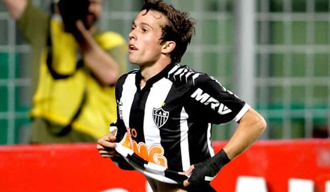 Bernard, ídolo do Atlético-MG, está na mira do Corinthians (Foto: Divulgação) Bernard, ídolo do Atlético-MG, está na mira do Corinthians (Foto: Divulgação)