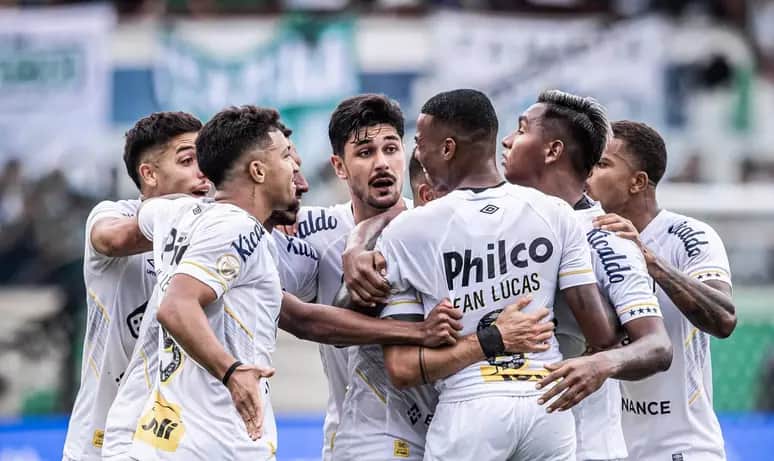 Santos sofreu com rebaixamento para a Série B (Foto: Divulgação) Santos sofreu com rebaixamento para a Série B (Foto: Divulgação)