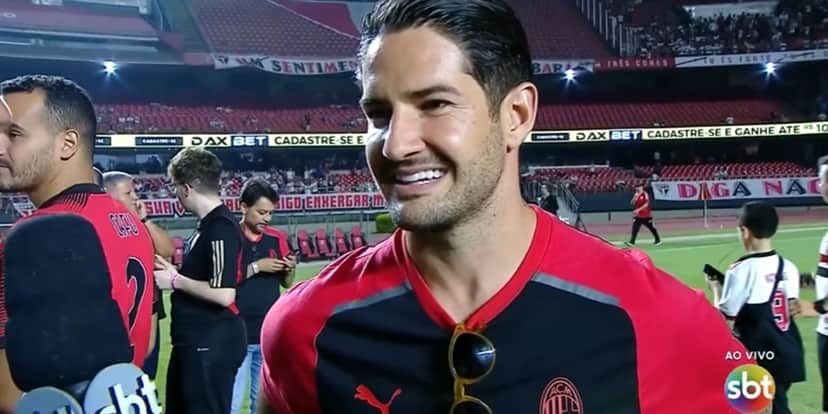 Pato durante o evento no Morumbi e entrevista ao SBT (Reprodução: SBT) Pato durante o evento no Morumbi e entrevista ao SBT (Reprodução: SBT)