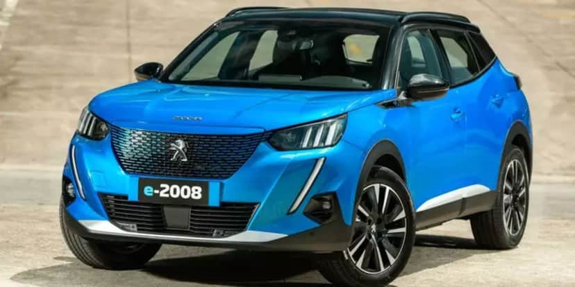 Peugeot e-2008 está com um desconto de 100 mil (Reprodução: Internet) Peugeot e-2008 está com um desconto de 100 mil (Reprodução: Internet)