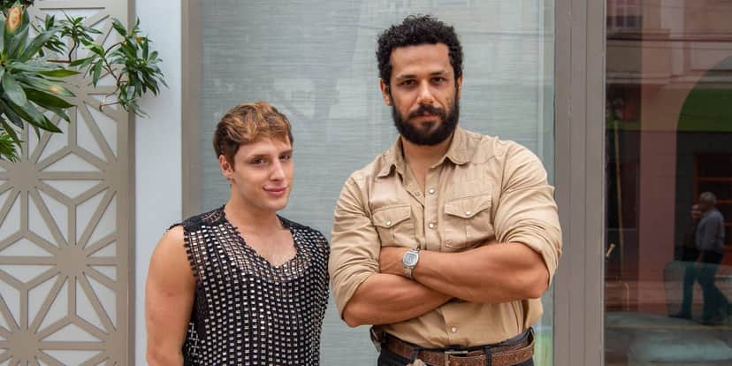 Diego Martins e Amaury Lorenzo interpretam a dupla de Terra e Paixão (Reprodução: Globo) Diego Martins e Amaury Lorenzo interpretam a dupla de Terra e Paixão (Reprodução: Globo)