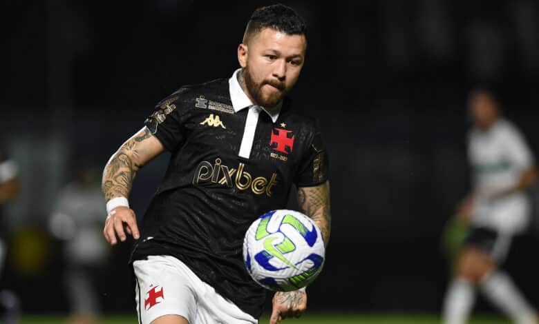 Rossi ficará no Vasco em 2024 (Foto: Divulgação) Rossi ficará no Vasco em 2024 (Foto: Divulgação)
