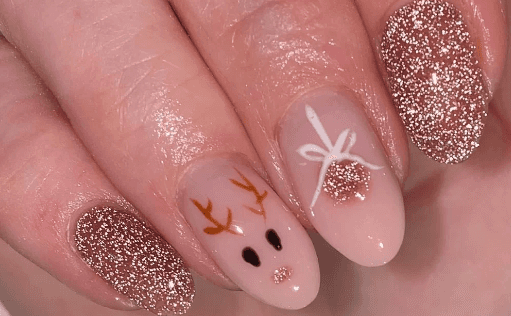 Mulheres apontam em brilho nas unhas de final de ano (Foto: Reprodução Internet) Mulheres apontam em brilho nas unhas de final de ano (Foto: Reprodução Internet)