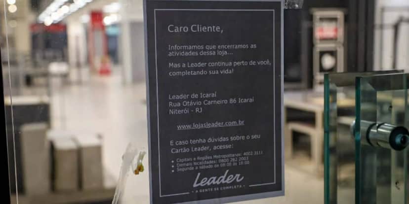Comunicado deixado pela empresa na vitrine (Reprodução: Foto/ Péricles Cutrim) Comunicado deixado pela empresa na vitrine (Reprodução: Foto/ Péricles Cutrim)