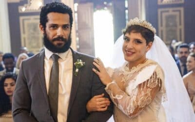 Ramiro (Amaury Lorenzo) e Kelvin (Diego Martins) vão se casar no final da novela Terra e Paixão (Foto: Reprodução / Globo) Ramiro (Amaury Lorenzo) e Kelvin (Diego Martins) vão se casar no final da novela Terra e Paixão (Foto: Reprodução / Globo)