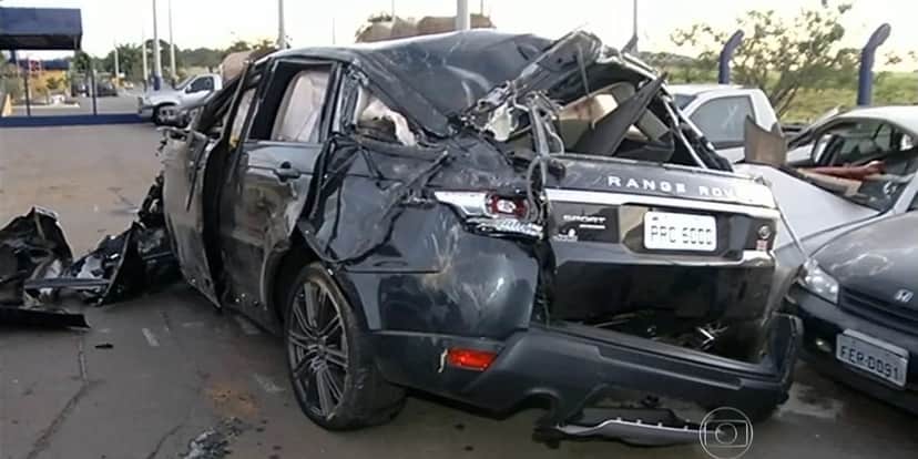Carro de Cristiano Araújo após grave acidente (Foto: Reprodução/ Internet) Carro de Cristiano Araújo após grave acidente (Foto: Reprodução/ Internet)