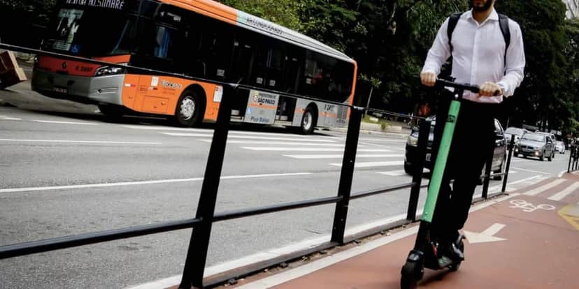 Homem andando com patinete elétrico da Grow (Foto: Reprodução / Aloisio Maurício / Estadão Conteúdo) Homem andando com patinete elétrico da Grow (Foto: Reprodução / Aloisio Maurício / Estadão Conteúdo)