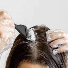 Mulher pintando o cabelo - Foto Internet Mulher pintando o cabelo - Foto Internet