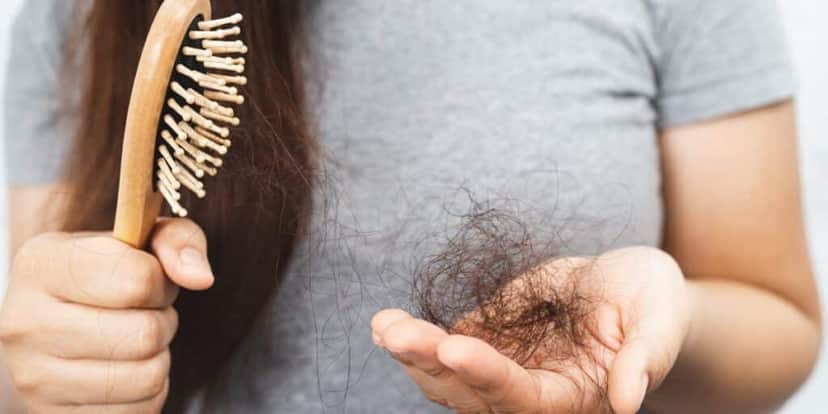 Queda de cabelo é uma grande preocupação das mulheres na menopausa (Foto: Reprodução/ Internet) Queda de cabelo é uma grande preocupação das mulheres na menopausa (Foto: Reprodução/ Internet)