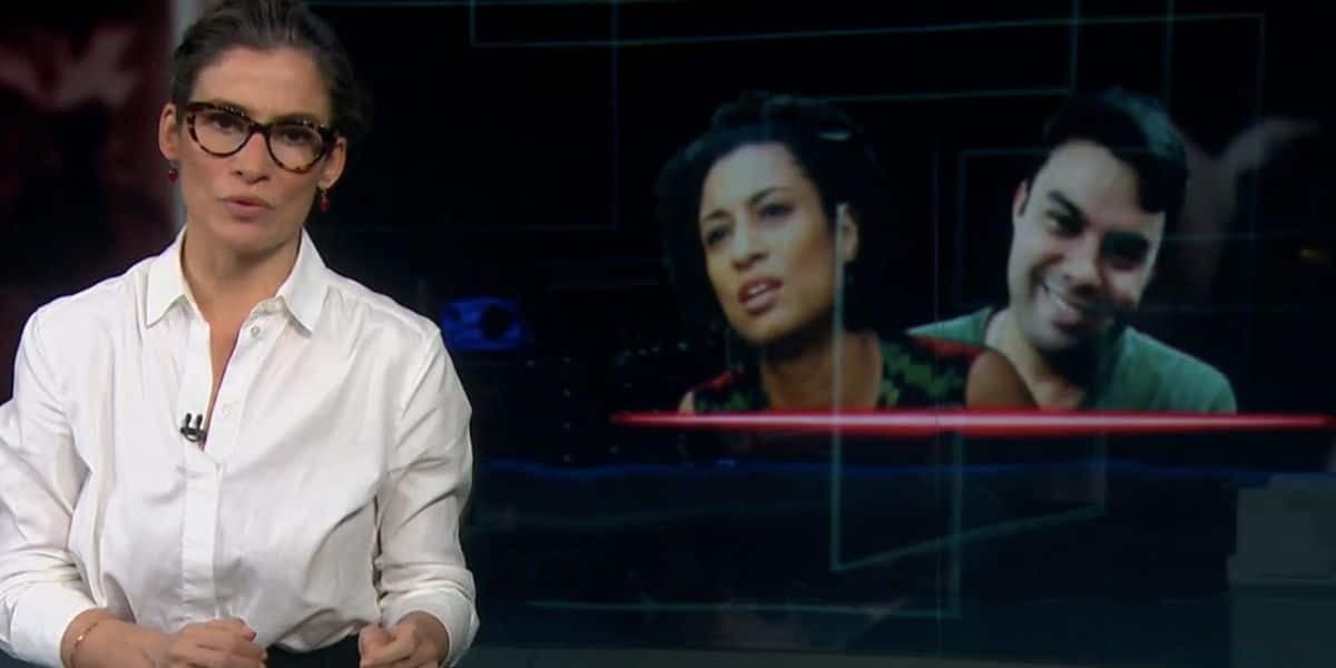 Renata Vasconcellos durante o Jornal Nacional (Foto: Reprodução / Globo) Renata Vasconcellos durante o Jornal Nacional (Foto: Reprodução / Globo)