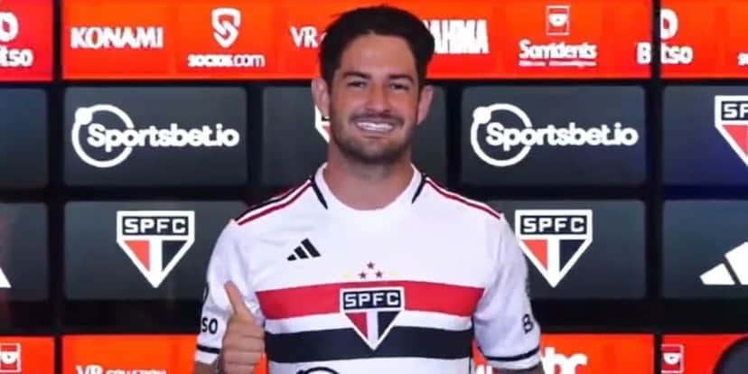 Alexandre Pato despertou o interesse de grande clube do Brasil (Foto: Reprodução/ Internet) Alexandre Pato despertou o interesse de grande clube do Brasil (Foto: Reprodução/ Internet)