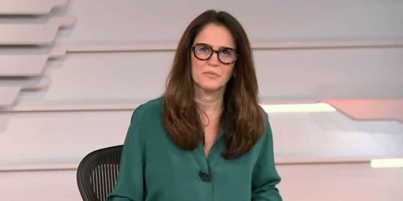 Ana Luiza Guimarães na bancada do Bom Dia Brasil (Reprodução: Globo) Ana Luiza Guimarães na bancada do Bom Dia Brasil (Reprodução: Globo)