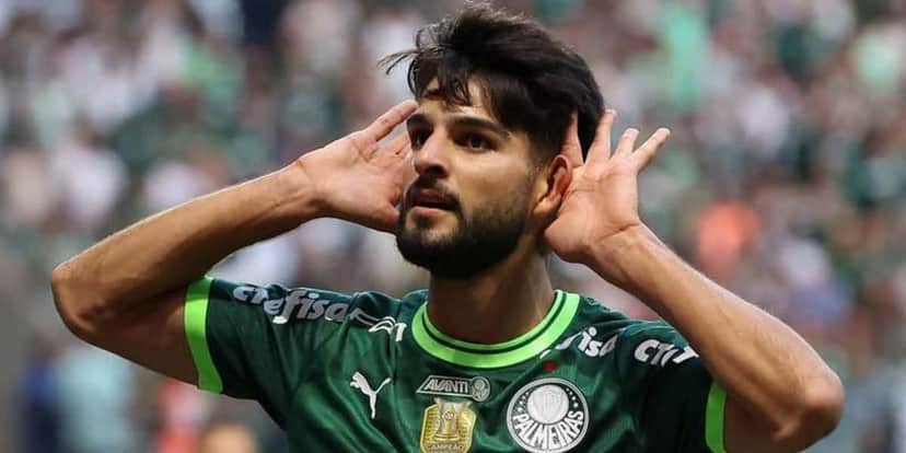Flaco Lólez é o único centroavante da equipe no momento (Reprodução: Internet) Flaco Lólez é o único centroavante da equipe no momento (Reprodução: Internet)