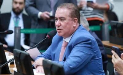 Jonas Donizette destaca que jovens são obrigados a deixar a intituição quando chegam a maioridade, ficando desamparados (Foto: Reprodução / TV Câmara) Jonas Donizette destaca que jovens são obrigados a deixar a intituição quando chegam a maioridade, ficando desamparados (Foto: Reprodução / TV Câmara)