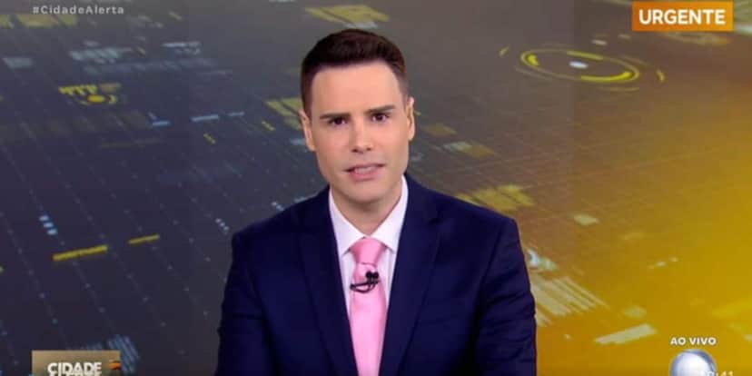 Luiz Bacci comanda todos os dias o Cidade Alerta (Reprodução: Record) Luiz Bacci comanda todos os dias o Cidade Alerta (Reprodução: Record)