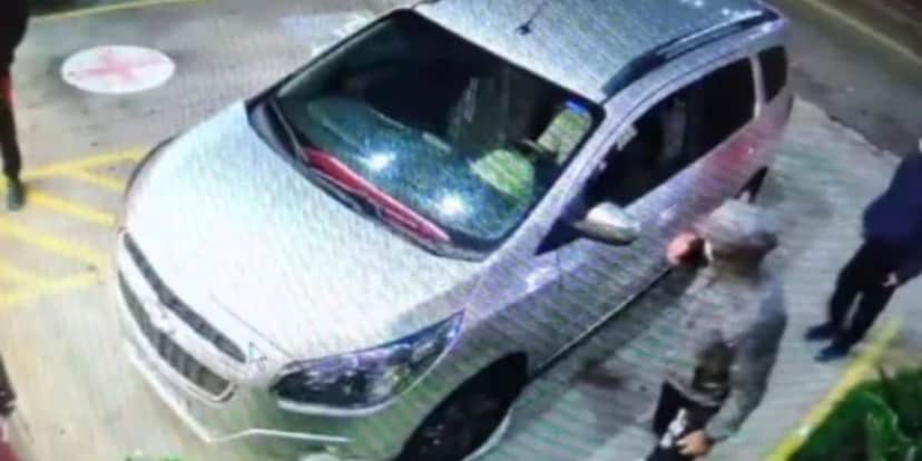 Momento em que o policial foi assassinado junto com a filha (Reprodução: Internet) Momento em que o policial foi assassinado junto com a filha (Reprodução: Internet)