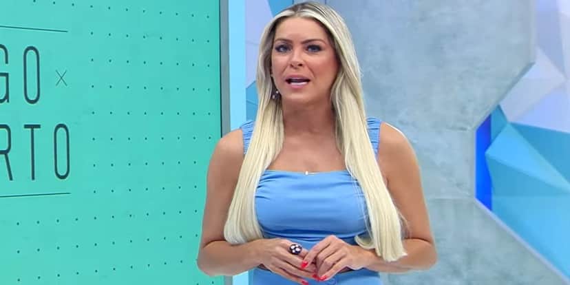 Renata Fan paralisou o "Jogo Aberto" para dar notícia de ultima hora do Corinthians (Foto: Reprodução Internet) Renata Fan paralisou o "Jogo Aberto" para dar notícia de ultima hora do Corinthians (Foto: Reprodução Internet)