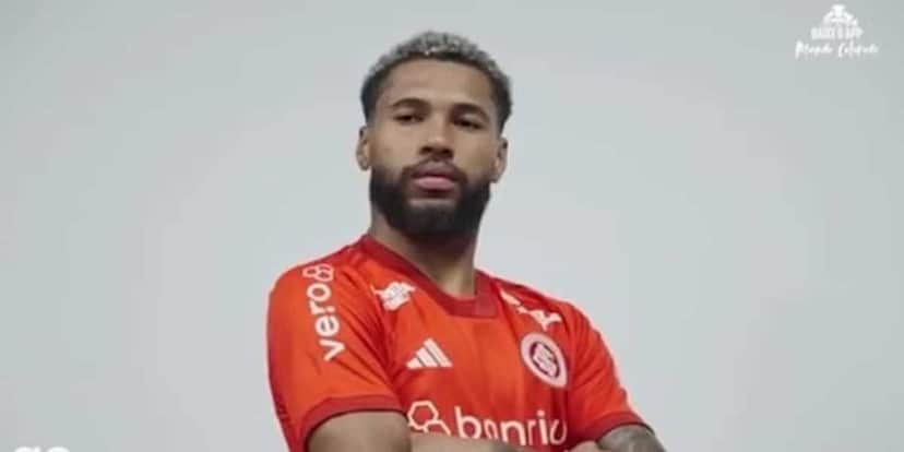Wesley fecha com o Internacional (Foto: Divulgação) Wesley fecha com o Internacional (Foto: Divulgação)