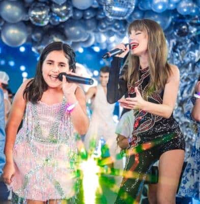 Além de dançar, Sophia Branco também cantou os singles da estrela - Créditos: Su Florentino | Divulgação Além de dançar, Sophia Branco também cantou os singles da estrela - Créditos: Su Florentino | Divulgação