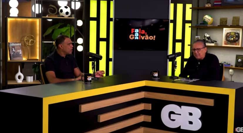 Denílson e Galvão Bueno, no Fala Galvão, do canal GB, no Youtube (Foto Reprodução/Youtube) Denílson e Galvão Bueno, no Fala Galvão, do canal GB, no Youtube (Foto Reprodução/Youtube)