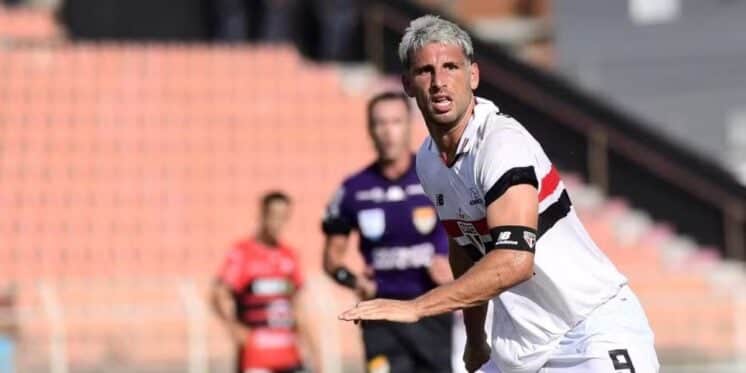 Calleri em ação pelo São Paulo contra o Ituano — Foto: Marcos Ribolli Calleri em ação pelo São Paulo contra o Ituano — Foto: Marcos Ribolli