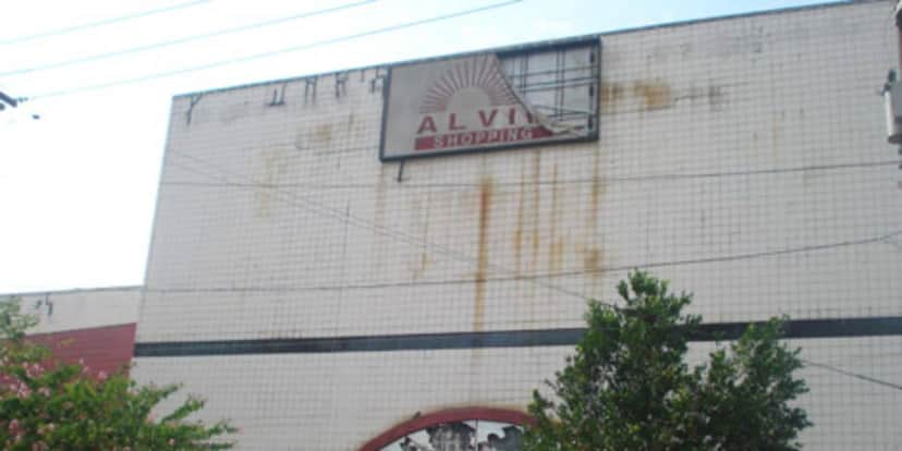 Shopping Artur Alvim está abandonado até os dias de hoje - Foto Internet Shopping Artur Alvim está abandonado até os dias de hoje - Foto Internet