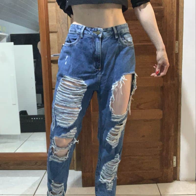 Calça jeans rasgada (Foto: Reprodução/ Internet) Calça jeans rasgada (Foto: Reprodução/ Internet)