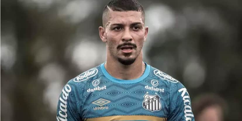 Alison, jogador de 31 anos, do Santos - (Foto: Reprodução / Internet) Alison, jogador de 31 anos, do Santos - (Foto: Reprodução / Internet)