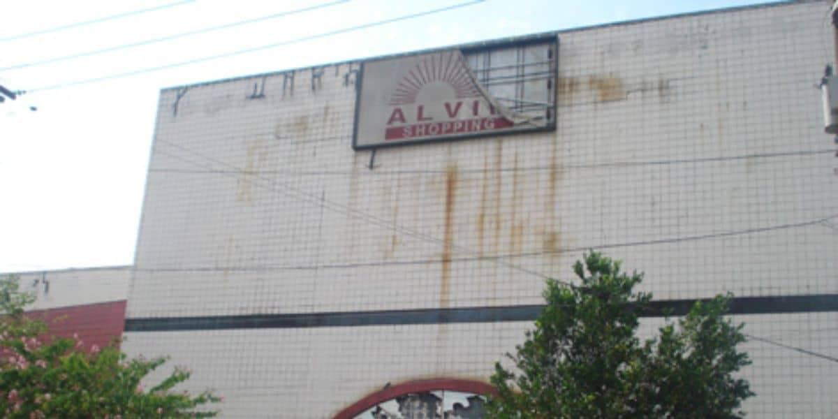 Shopping Artur Alvim está abandonado até os dias de hoje (Reprodução: Internet) Shopping Artur Alvim está abandonado até os dias de hoje (Reprodução: Internet)