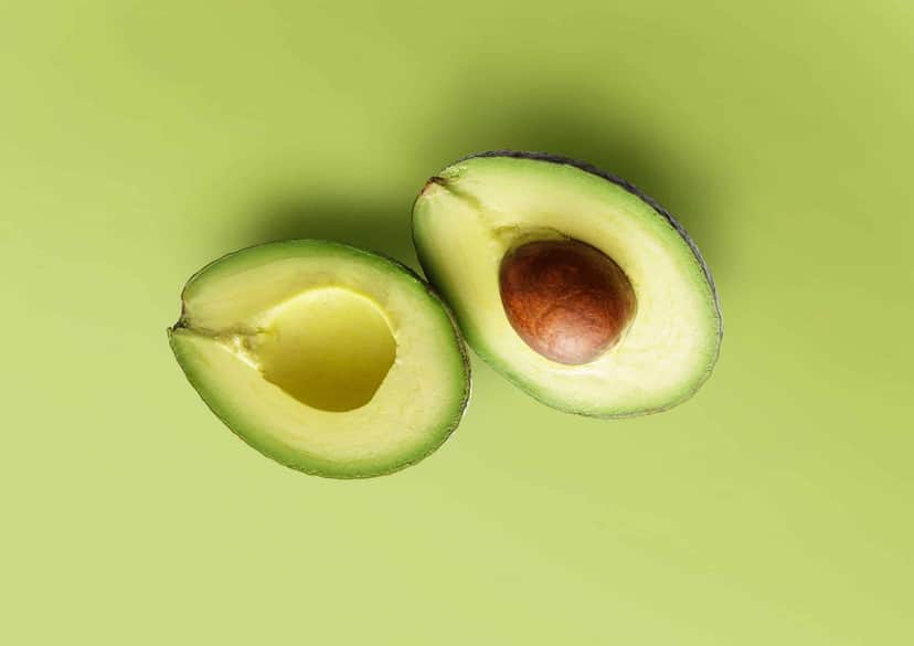 Máscara feita com abacate e outros 3 ingredientes promete acabar com os cabelos grisalhos (Foto: Reprodução/ Internet) Máscara feita com abacate e outros 3 ingredientes promete acabar com os cabelos grisalhos (Foto: Reprodução/ Internet)