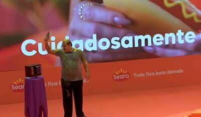 Lucas Henrique lê consequência e diz que está no Paredão do BBB24 (Foto: Reprodução / Globo) Lucas Henrique lê consequência e diz que está no Paredão do BBB24 (Foto: Reprodução / Globo)