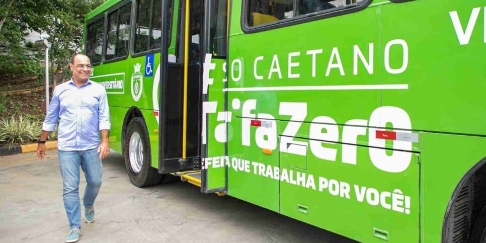 Os universitários contam com um ônibus exclusivo (Reprodução/Foto: Prefeitura/Divulgação) Os universitários contam com um ônibus exclusivo (Reprodução/Foto: Prefeitura/Divulgação)