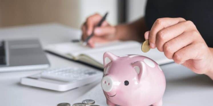 Pessoas com conta poupança terão direito a um pagamento extra (Foto: Reprodução/ Internet) Pessoas com conta poupança terão direito a um pagamento extra (Foto: Reprodução/ Internet)