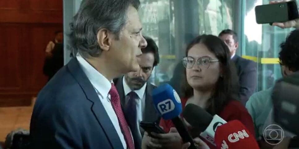 Fernando Haddad durante coletiva de imprensa (Foto: Reprodução / Globo) Fernando Haddad durante coletiva de imprensa (Foto: Reprodução / Globo)