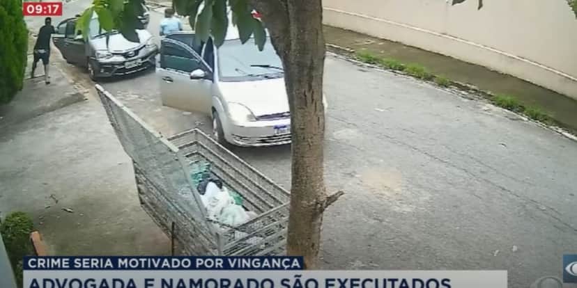 Os assassinos fecharam o carro e já desceram atirando (Reprodução: Band) Os assassinos fecharam o carro e já desceram atirando (Reprodução: Band)