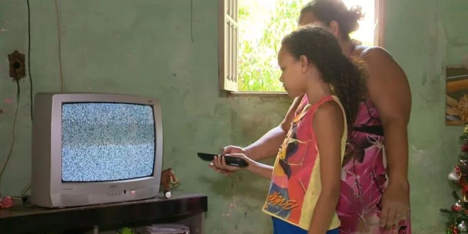 As crianças de hoje em dia não tiveram contato com a antiga televisão (Reprodução: TV Gazeta) As crianças de hoje em dia não tiveram contato com a antiga televisão (Reprodução: TV Gazeta)