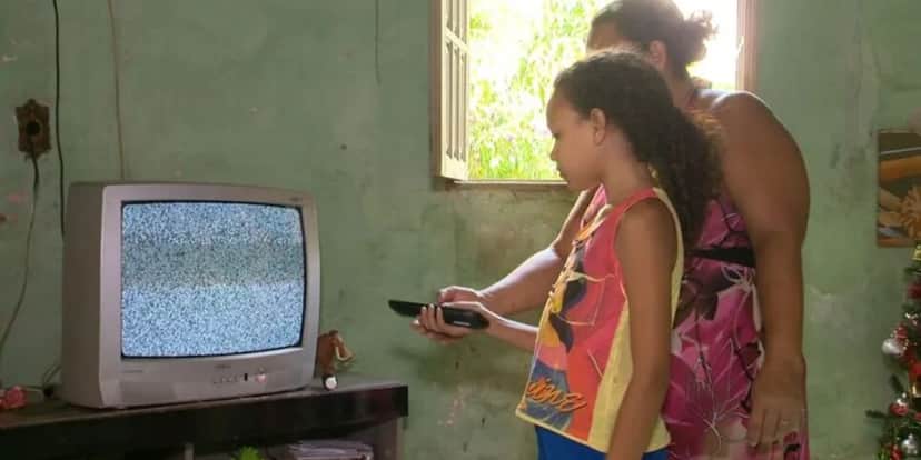 As crianças de hoje em dia não tiveram contato com a antiga televisão (Reprodução: TV Gazeta) As crianças de hoje em dia não tiveram contato com a antiga televisão (Reprodução: TV Gazeta)