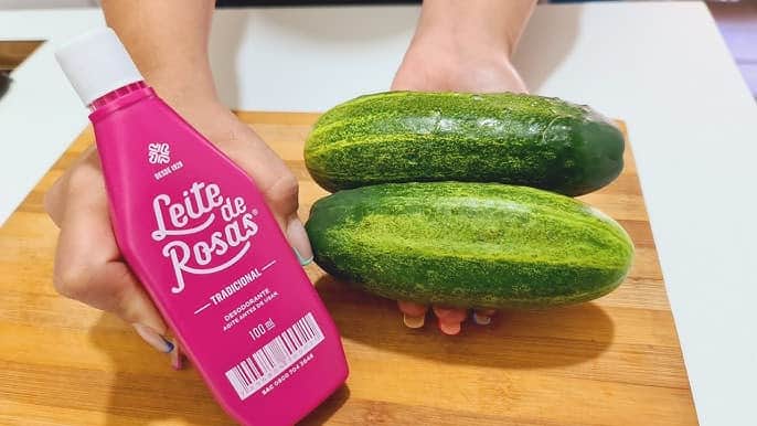 A receita leva pepino, leite de rosas e água (Foto Reprodução/Youtube) A receita leva pepino, leite de rosas e água (Foto Reprodução/Youtube)