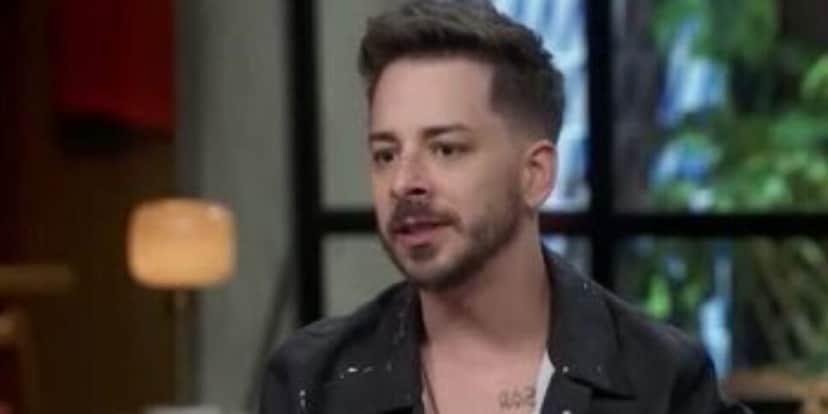 Júnior Lima durante conversa com Bial (Foto: Reprodução / Globo) Júnior Lima durante conversa com Bial (Foto: Reprodução / Globo)