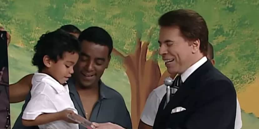 Luis Sales realizando sonho de conhecer o grupo Raça Negra (Foto: Reprodução - SBT) Luis Sales realizando sonho de conhecer o grupo Raça Negra (Foto: Reprodução - SBT)