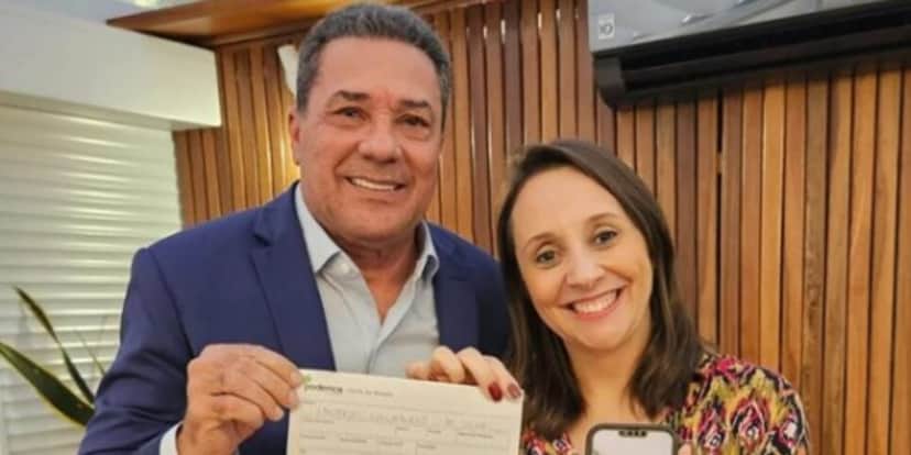 Vanderlei Luxemburgo assina contrato político para se candidatar no estado de Tocantins (Foto: Reprodução/ Redes Sociais) Vanderlei Luxemburgo assina contrato político para se candidatar no estado de Tocantins (Foto: Reprodução/ Redes Sociais)