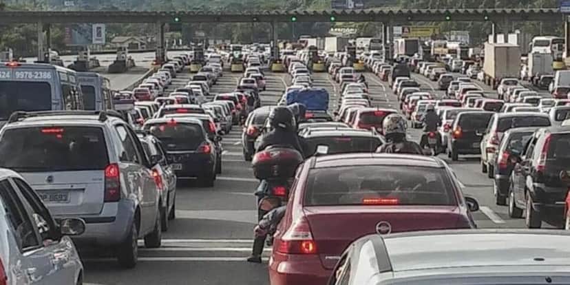 As filas nos pedágios são grandes terrores dos motoristas (Reprodução: Internet) As filas nos pedágios são grandes terrores dos motoristas (Reprodução: Internet)