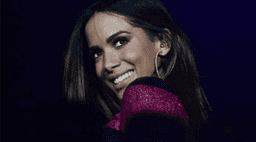 Anitta anuncia cirugia pra retirada de veia saltada; saiba os riscos de acordo com a Dra.Christiane Sobral