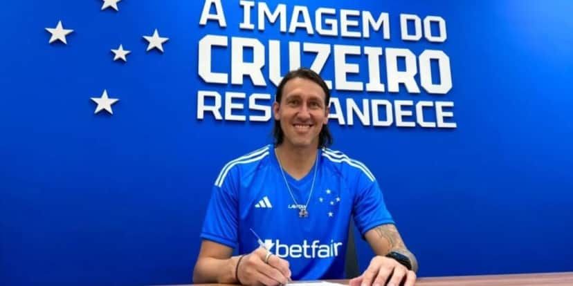 Goleiro Cássio assinou contrato com o Cruzeiro - (Foto: Reprodução / Internet) Goleiro Cássio assinou contrato com o Cruzeiro - (Foto: Reprodução / Internet)