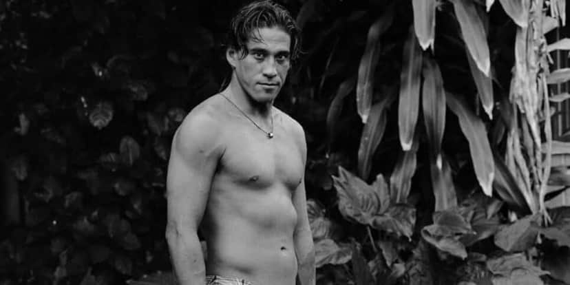 Tamayo Perry, icónico surfista do North Shore, perde a vida em ataque de tubarão - Foto Reprodução Internet Tamayo Perry, icónico surfista do North Shore, perde a vida em ataque de tubarão - Foto Reprodução Internet