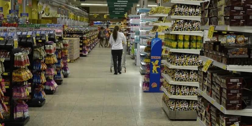 Trabalho no feriado em mercados (Foto: Reprodução - O tempo) Trabalho no feriado em mercados (Foto: Reprodução - O tempo)