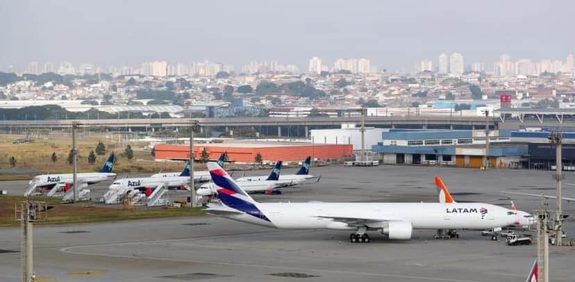 Durante a vigência da decisão cautelar, o aeroporto de SP só poderá realizar até 2.714 voos comerciais semanais (Foto: Reprodução / Reuters / Amanda Perobelli) Durante a vigência da decisão cautelar, o aeroporto de SP só poderá realizar até 2.714 voos comerciais semanais (Foto: Reprodução / Reuters / Amanda Perobelli)