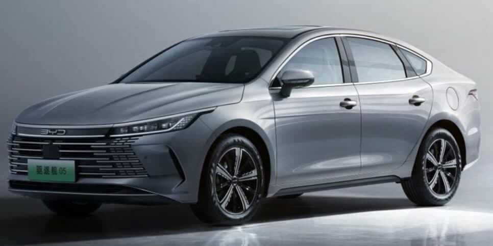 BYD King promete bater de frente com o Corolla e o Civic (Reprodução: BYD/Divulgação) BYD King promete bater de frente com o Corolla e o Civic (Reprodução: BYD/Divulgação)