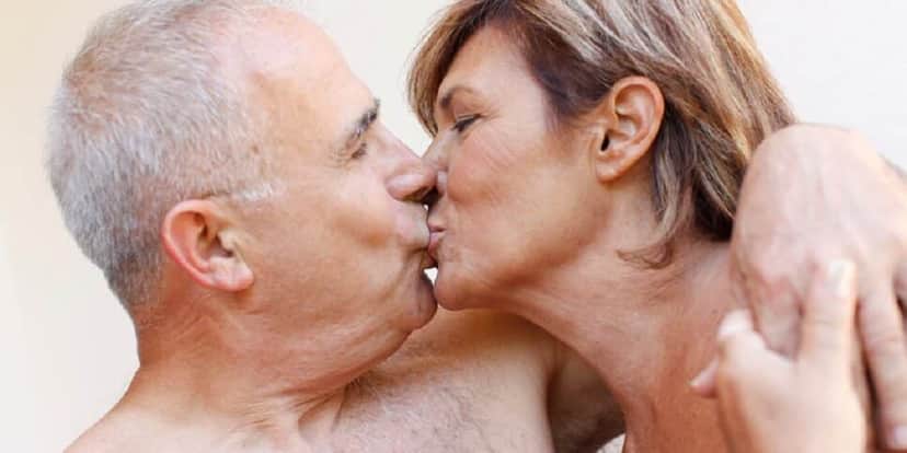 Casal se beijando (Foto: Reprodução/Internet) Casal se beijando (Foto: Reprodução/Internet)