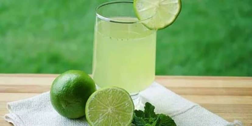 Suco de limão pode ajudar a alisar os fios (Reprodução: Internet) Suco de limão pode ajudar a alisar os fios (Reprodução: Internet)